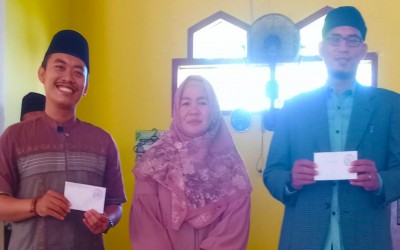 Dua Guru MAN 1 Bengkulu Utara Terima Bantuan “PGRI Ramadan Berbagi”