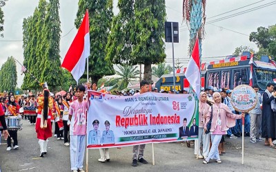 Semarak HUT ke-81 Kemerdekaan RI  MAN 1 Bengkulu Utara Ikuti  Karnaval Budaya